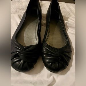 Vintage Gianni Binni Black leather twisted knot ballet flats. Genuine leather.